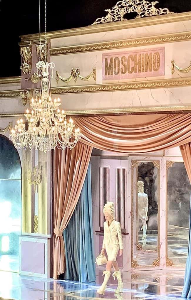 lampadario sfilata moschino